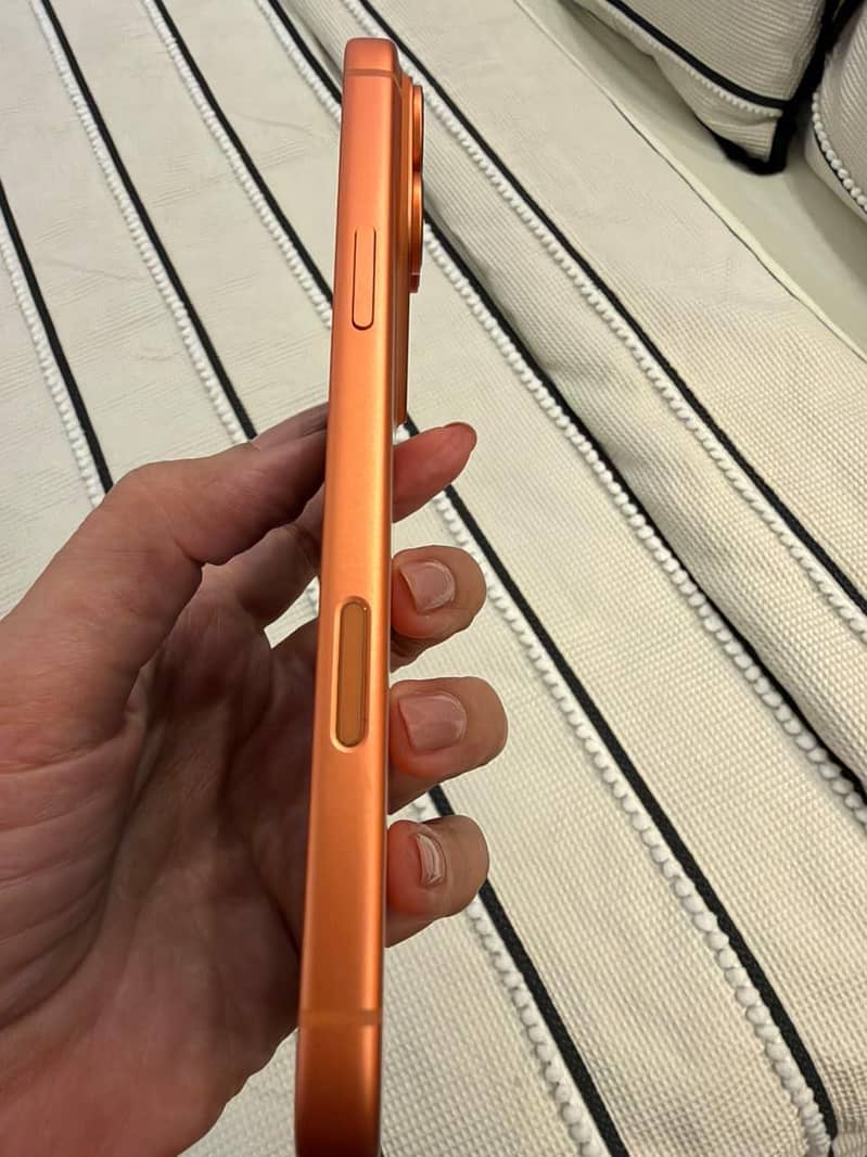 Apple iPhone 17 Pro Max 4