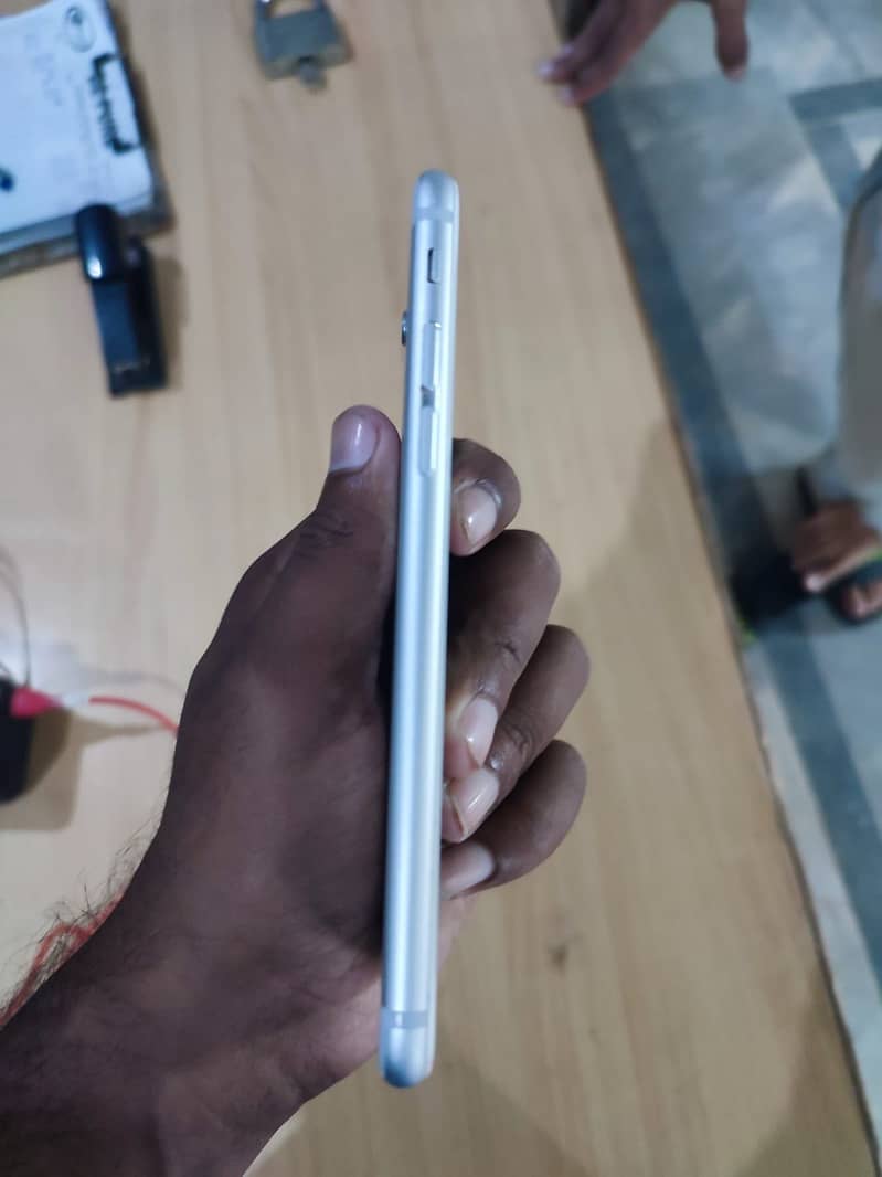 Apple iPhone 6S 1