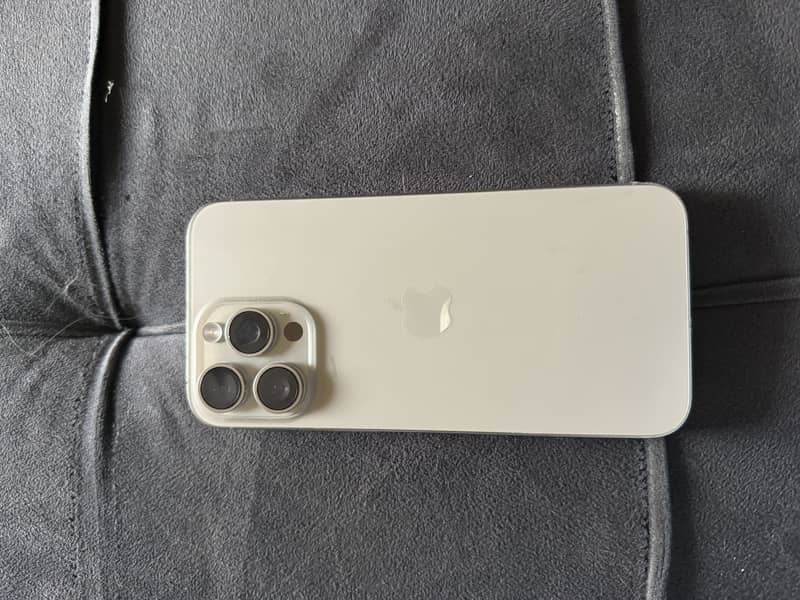 Apple iPhone 15 Pro Max 0