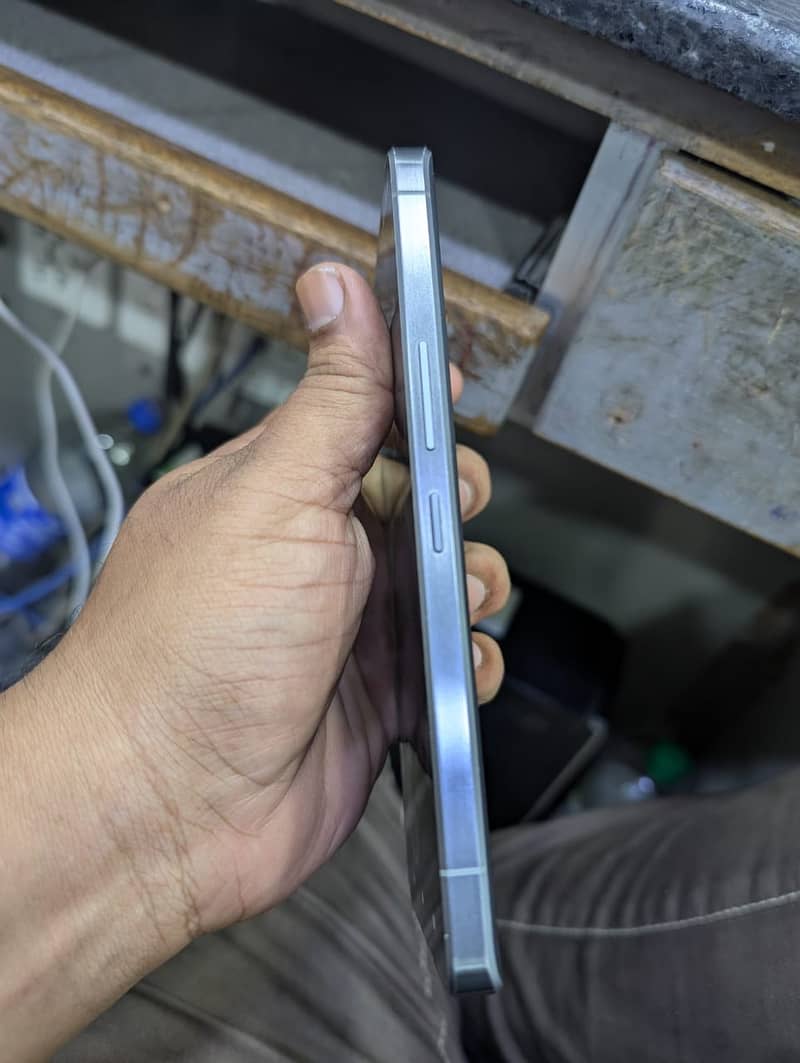 Sharp Aquos Crystal 2