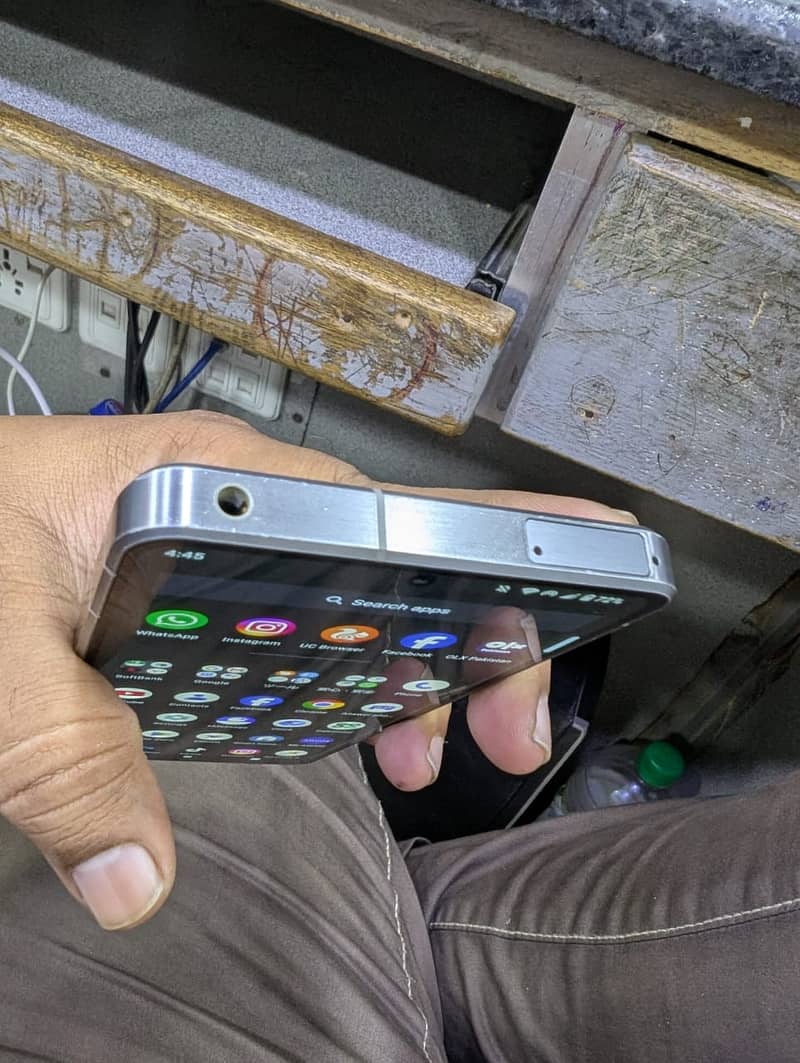 Sharp Aquos Crystal 4