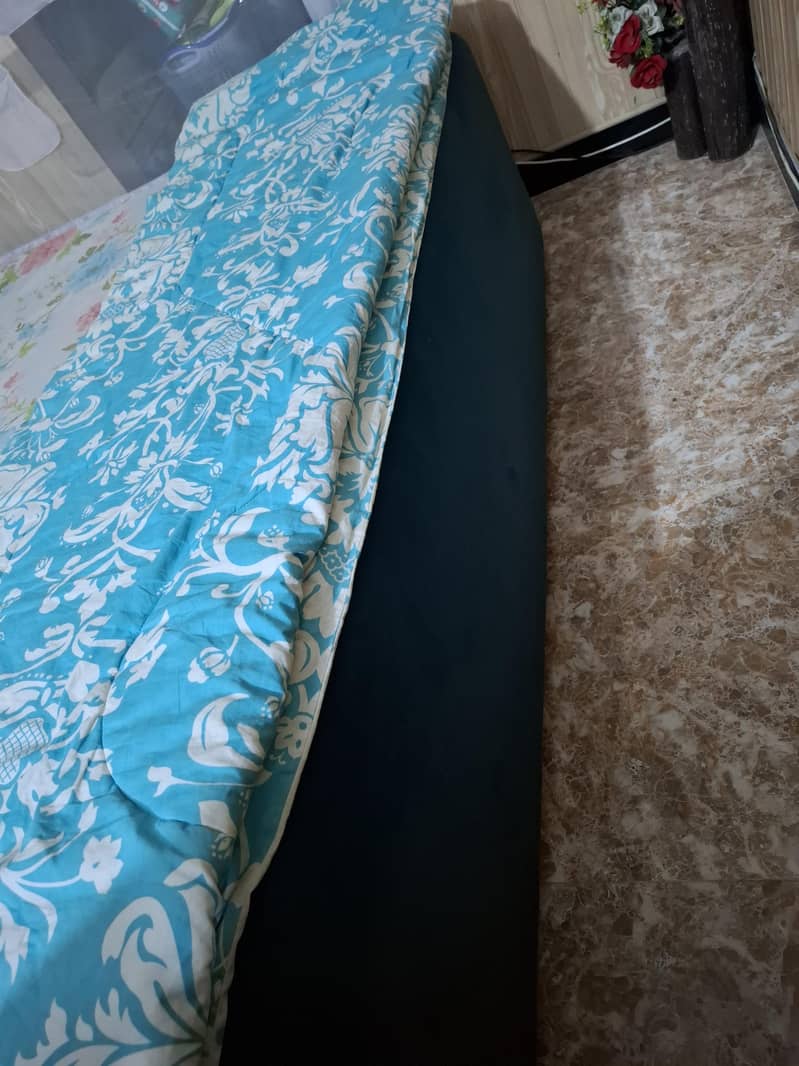 king size bed and dressing table 0