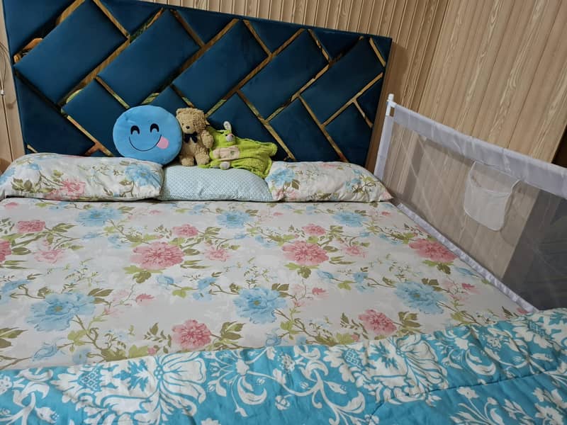 king size bed and dressing table 1