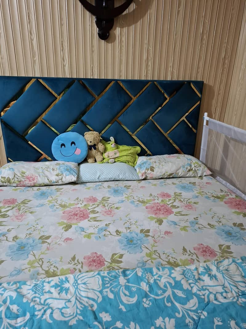 king size bed and dressing table 4
