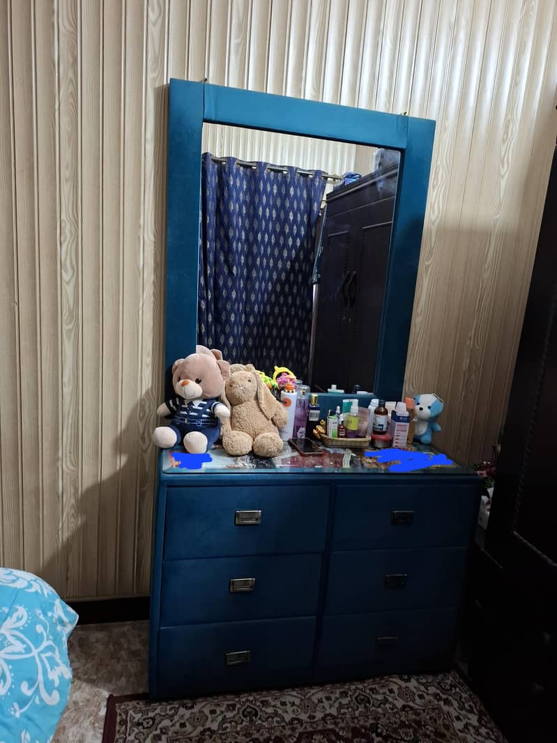 king size bed and dressing table 5