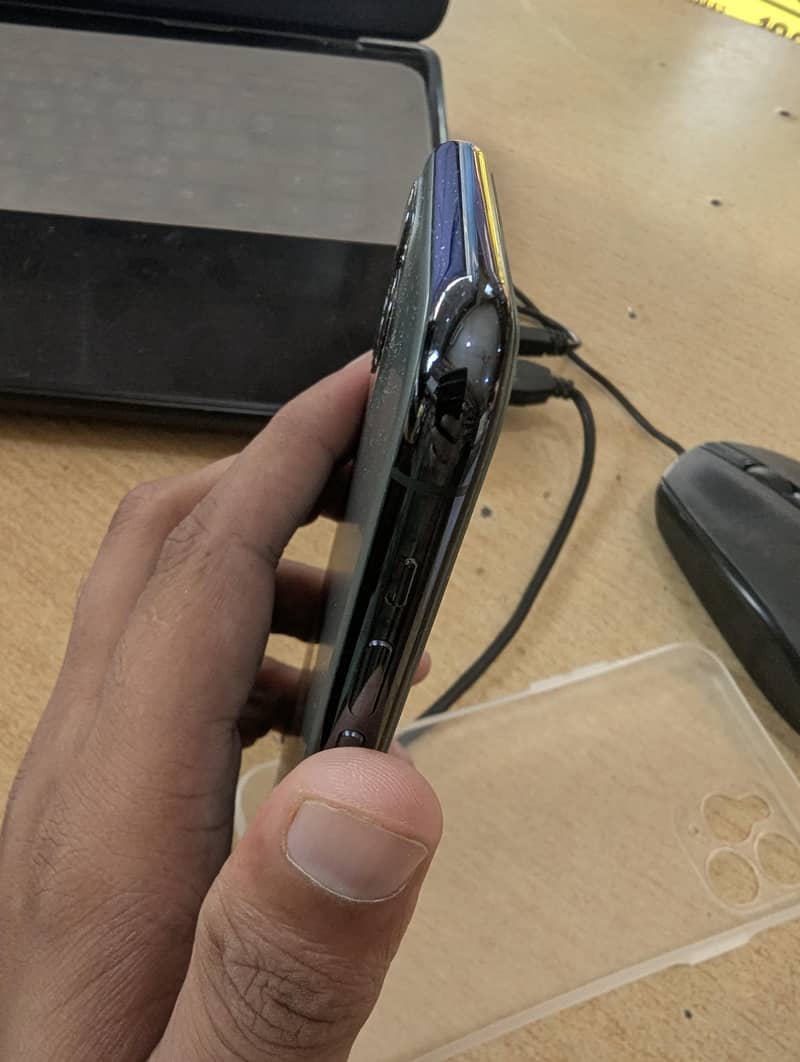 Apple iPhone 11 Pro 2