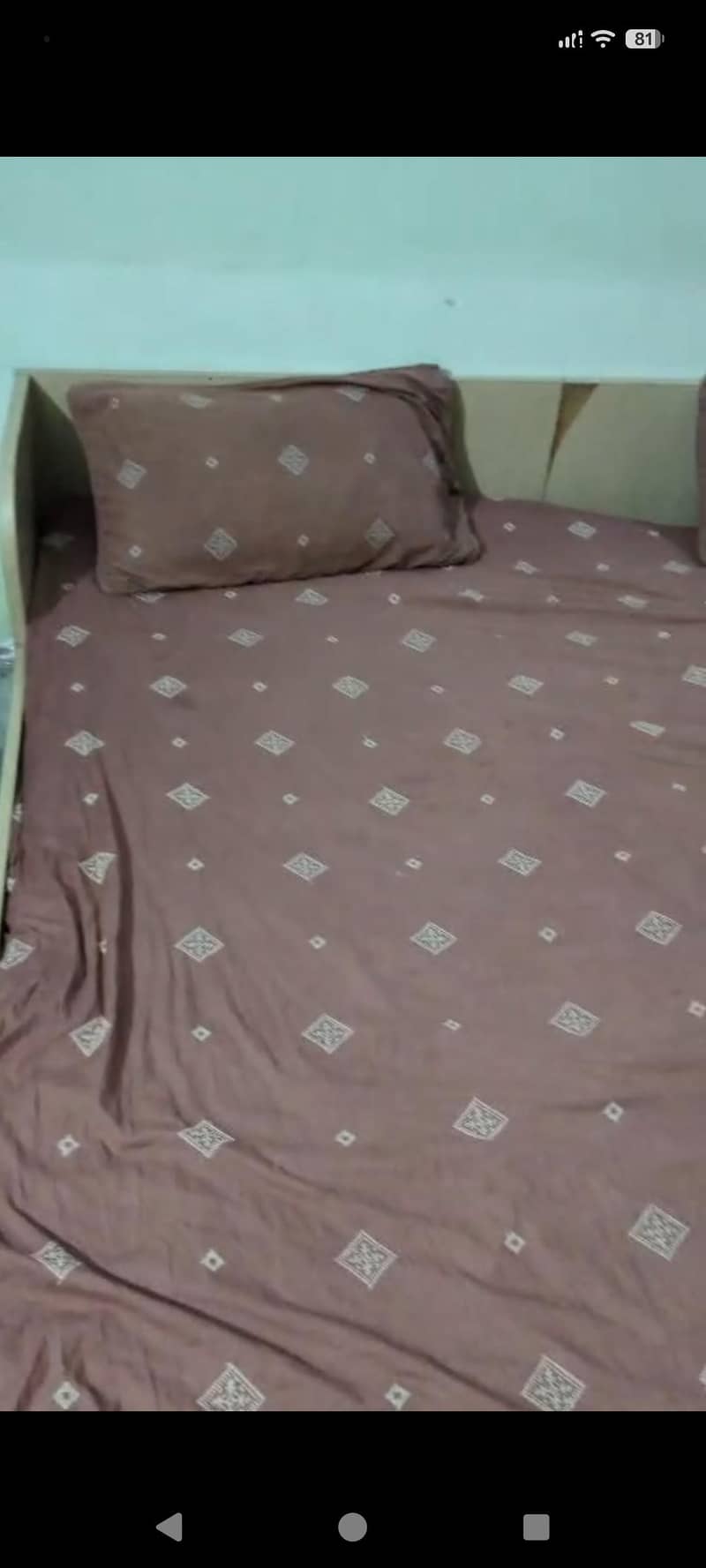 2 single bed hen 1