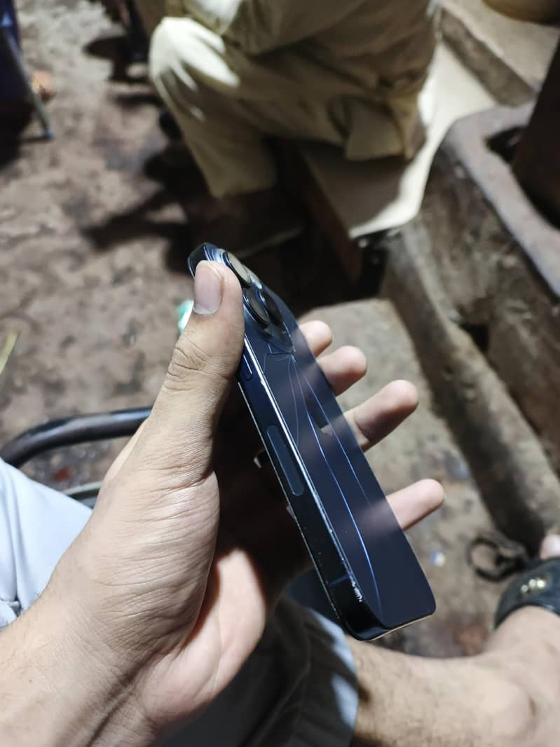 Apple iPhone 15 Pro 2