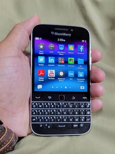 BLACKBERRY CLASSIC in Perfect Condition