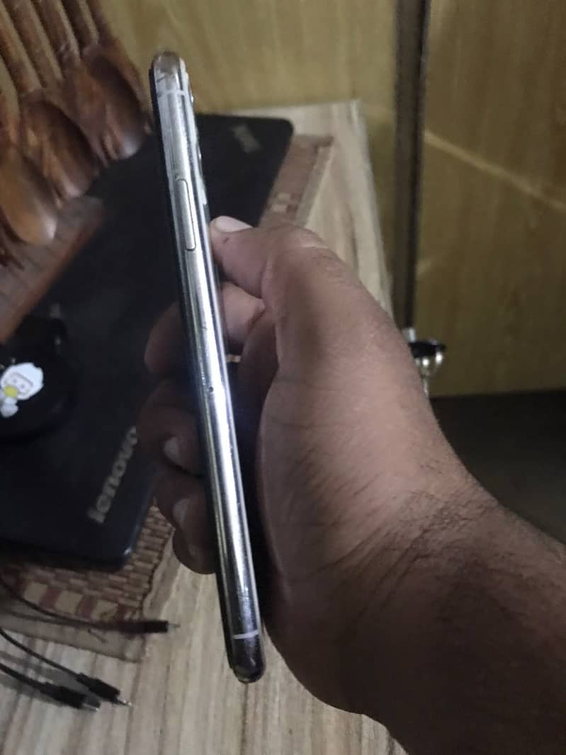 Apple iPhone 11 Pro Max 3