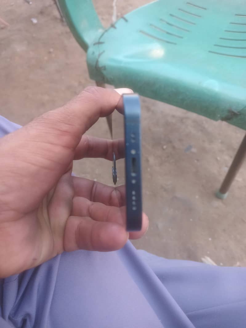 Apple iPhone 12 mini 1