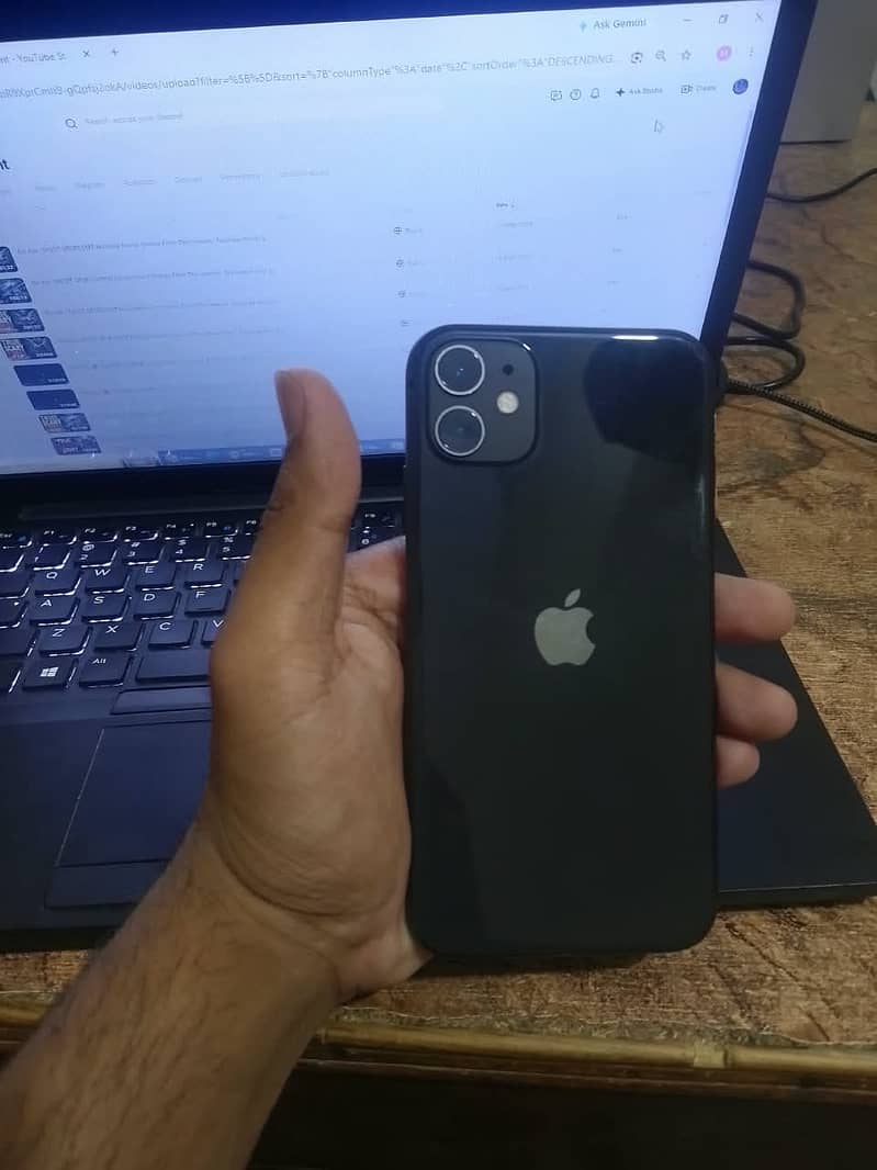 iPhone 11 3