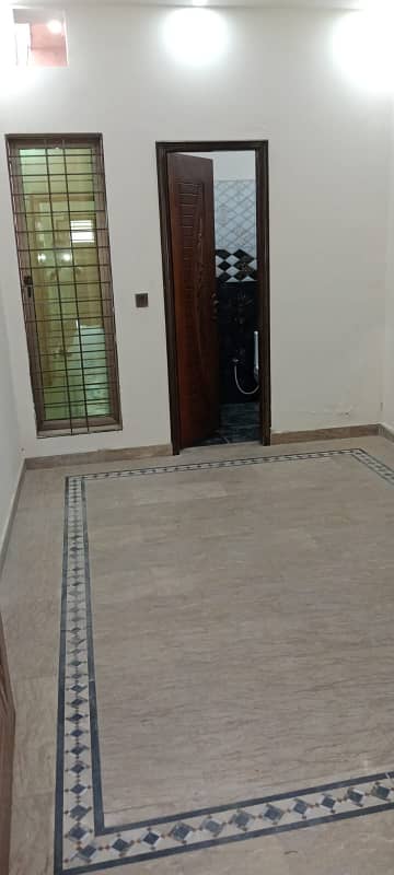 Lower portion for Rent with Gas