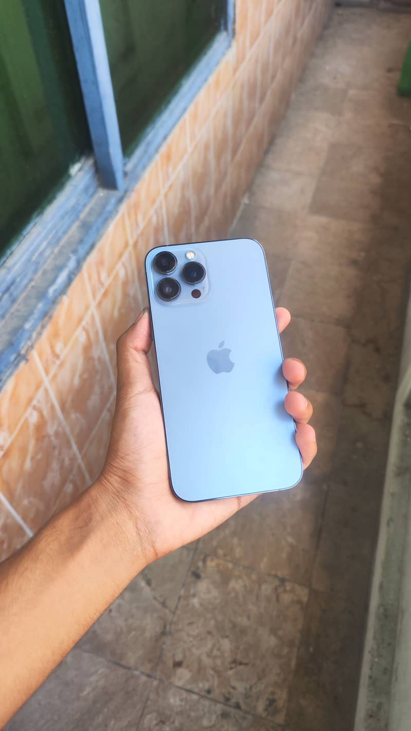 Apple iPhone 13 Pro Max 4