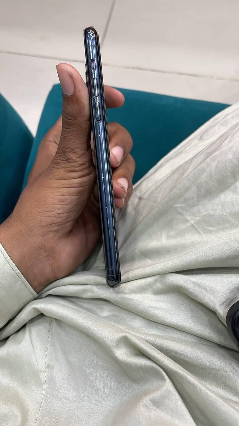 Apple iPhone 11 Pro Max 2