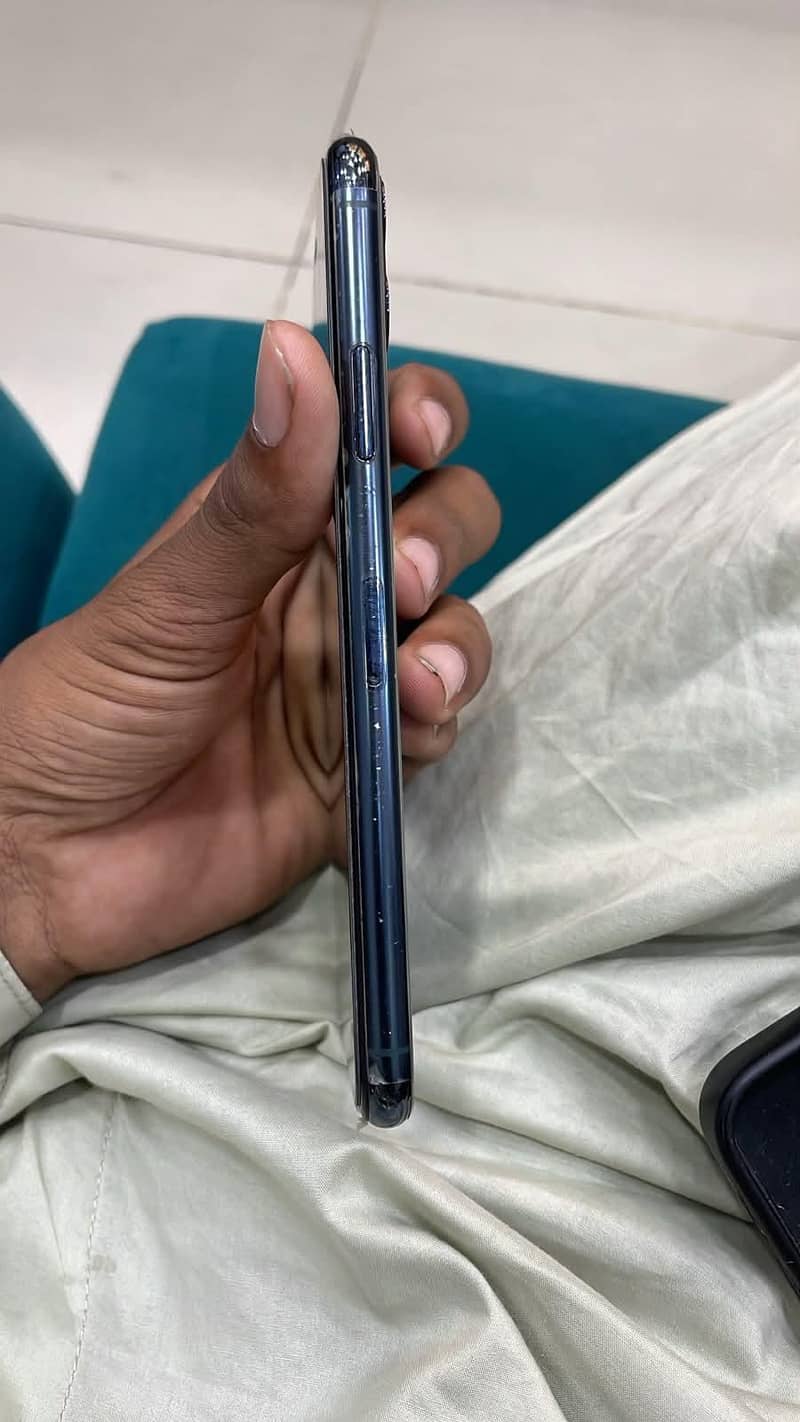 Apple iPhone 11 Pro Max 3