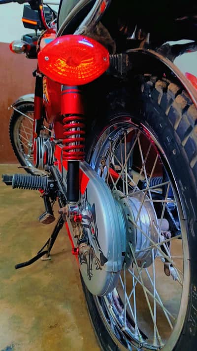 United 125