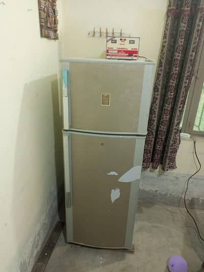 Dawlance fridge Medium Size