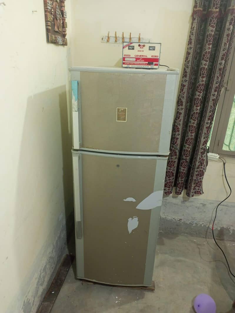 Dawlance fridge Medium Size with steblizer 3000 watt 0
