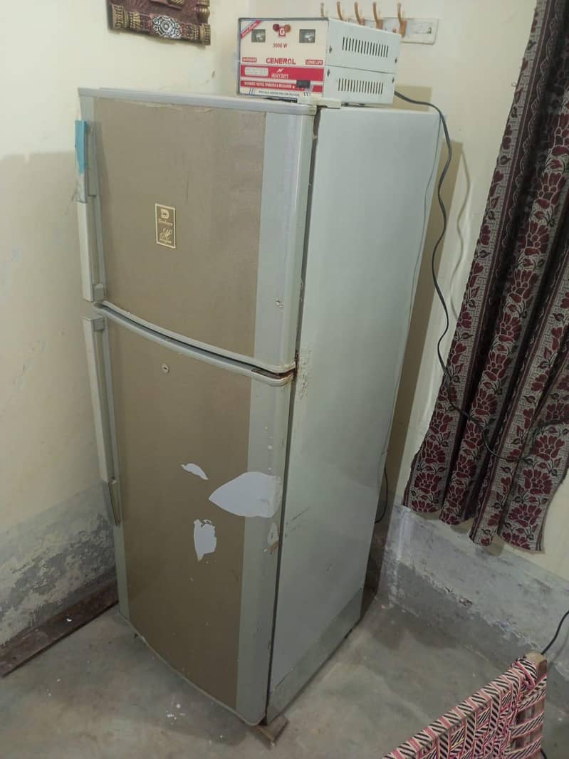 Dawlance fridge Medium Size with steblizer 3000 watt 2