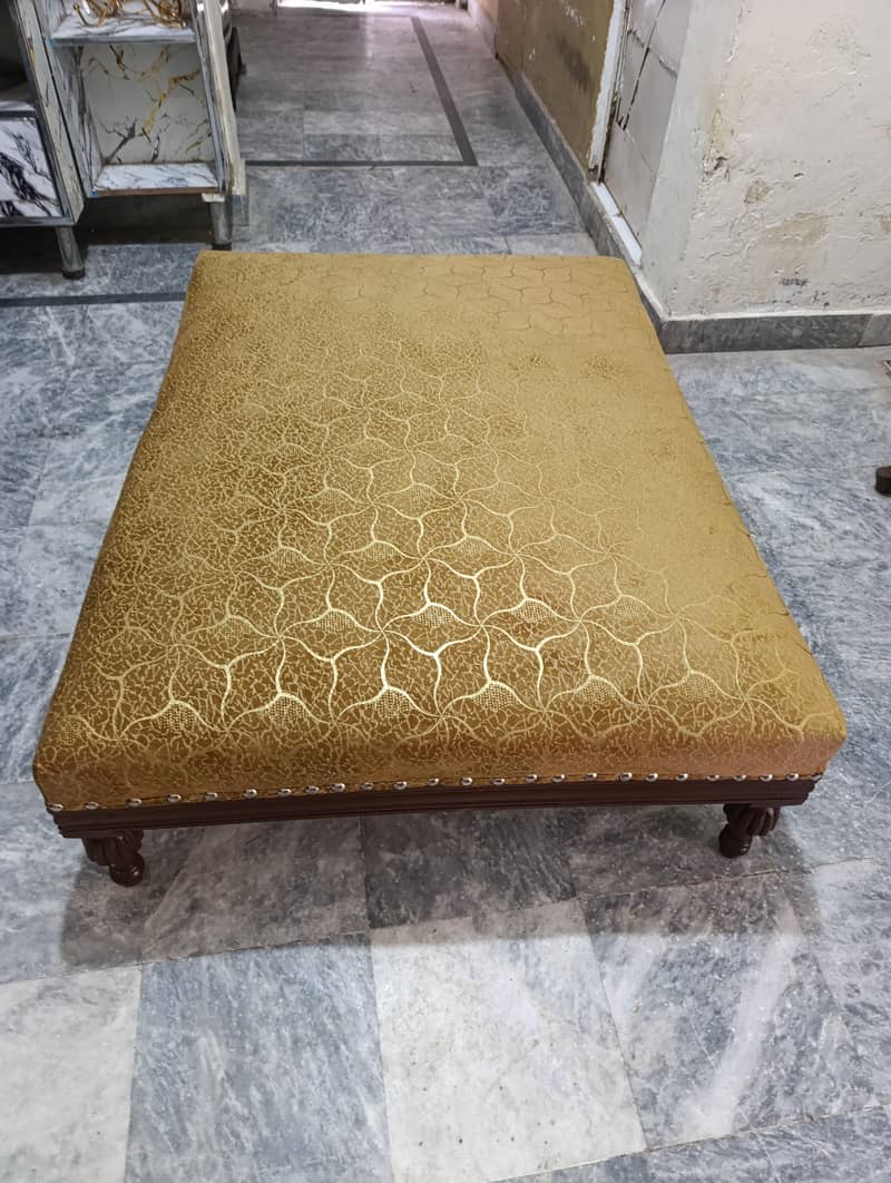 center sofa 0