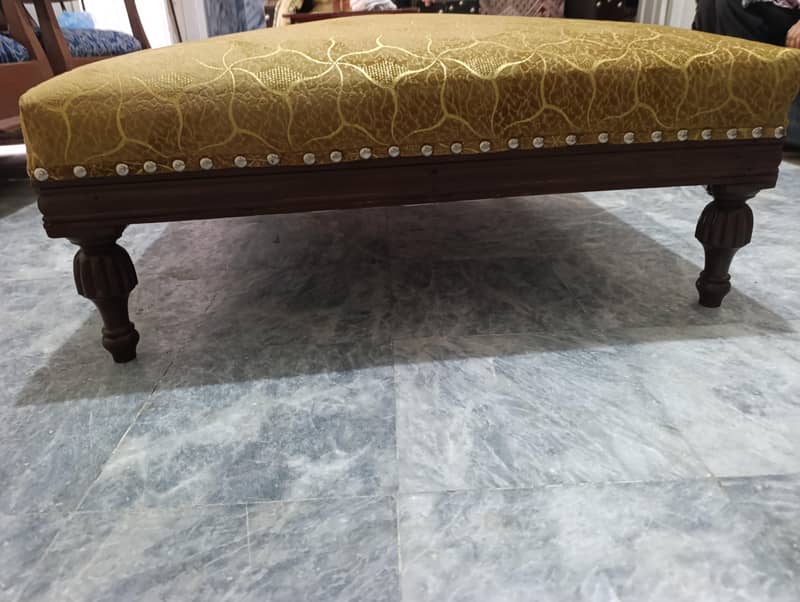 center sofa 1