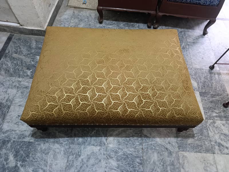 center sofa 2