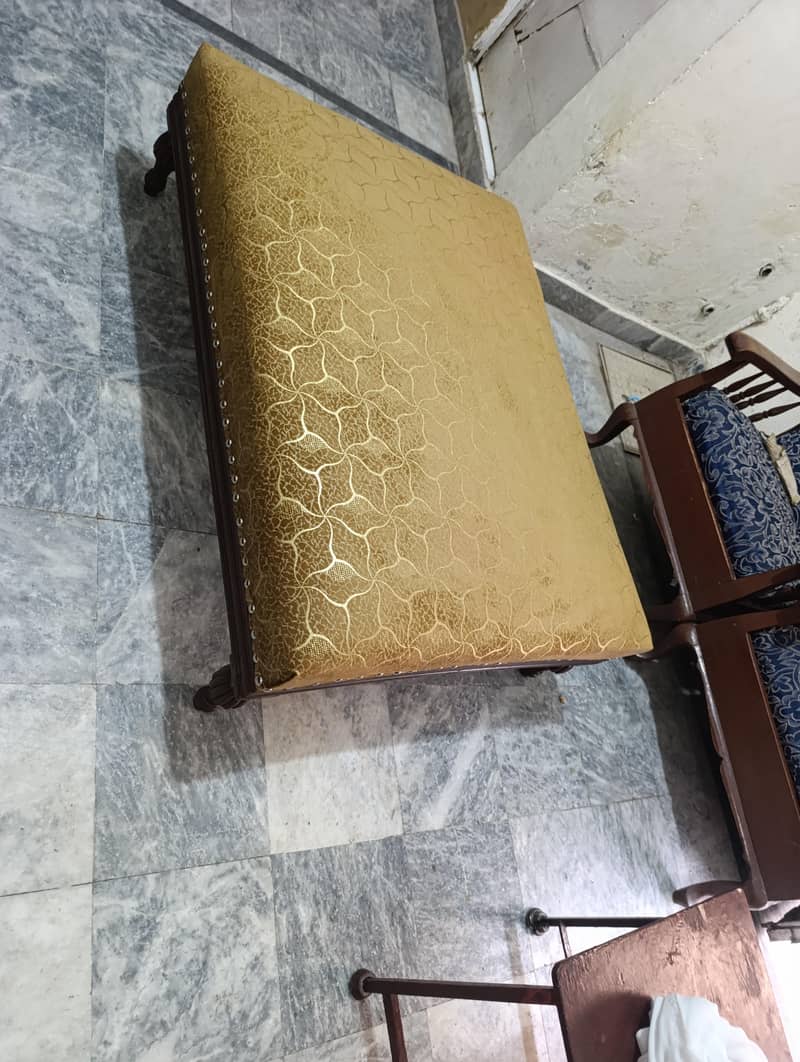 center sofa 4