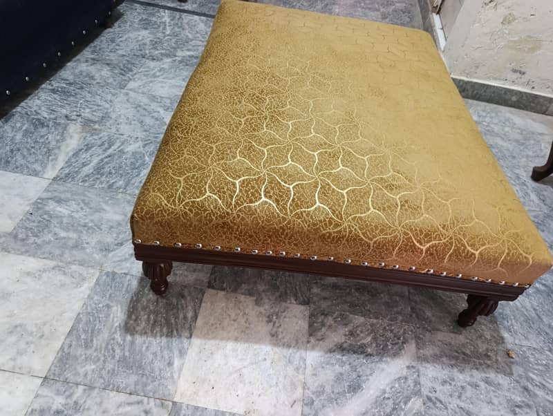center sofa 5