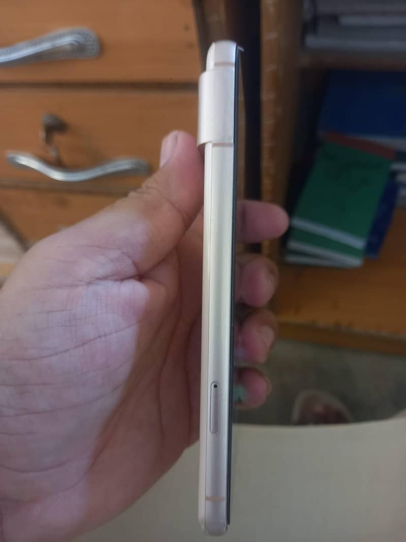 Google pixel 8 4