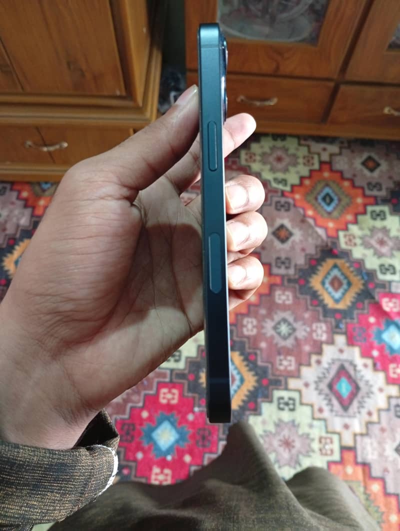 Apple iPhone 13 1