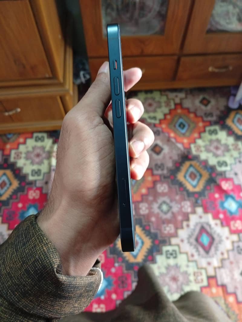 Apple iPhone 13 2