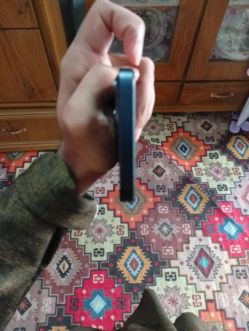 Apple iPhone 13 3