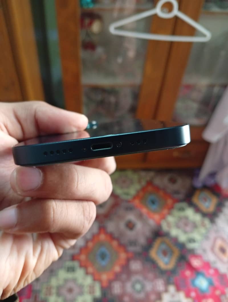 Apple iPhone 13 4