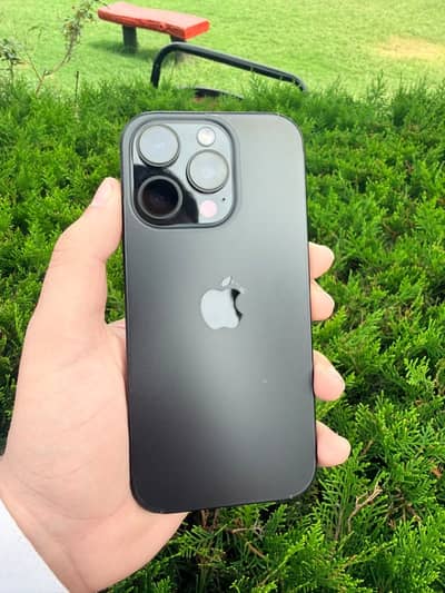 Apple iPhone 16 Pro (in official apple warranty)
