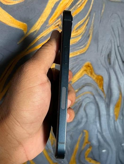 Apple iPhone 13 2
