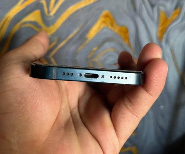 Apple iPhone 13 3