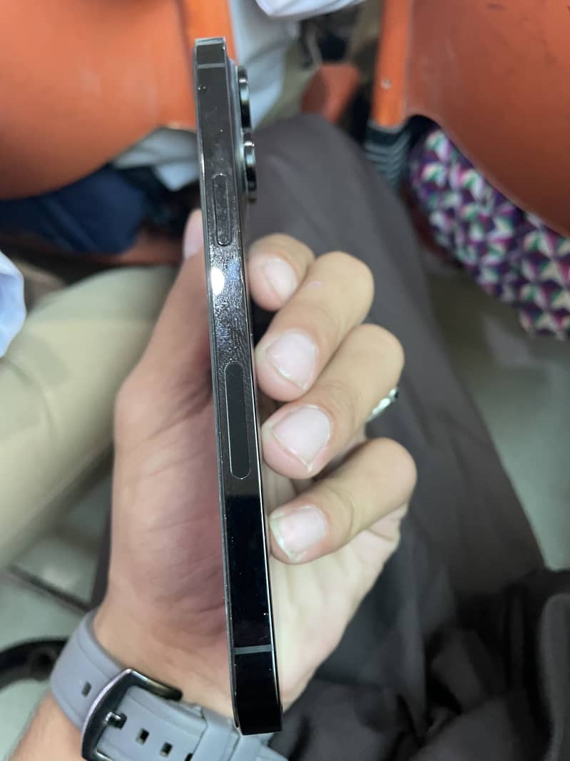 Apple iPhone 14 Pro Max 1