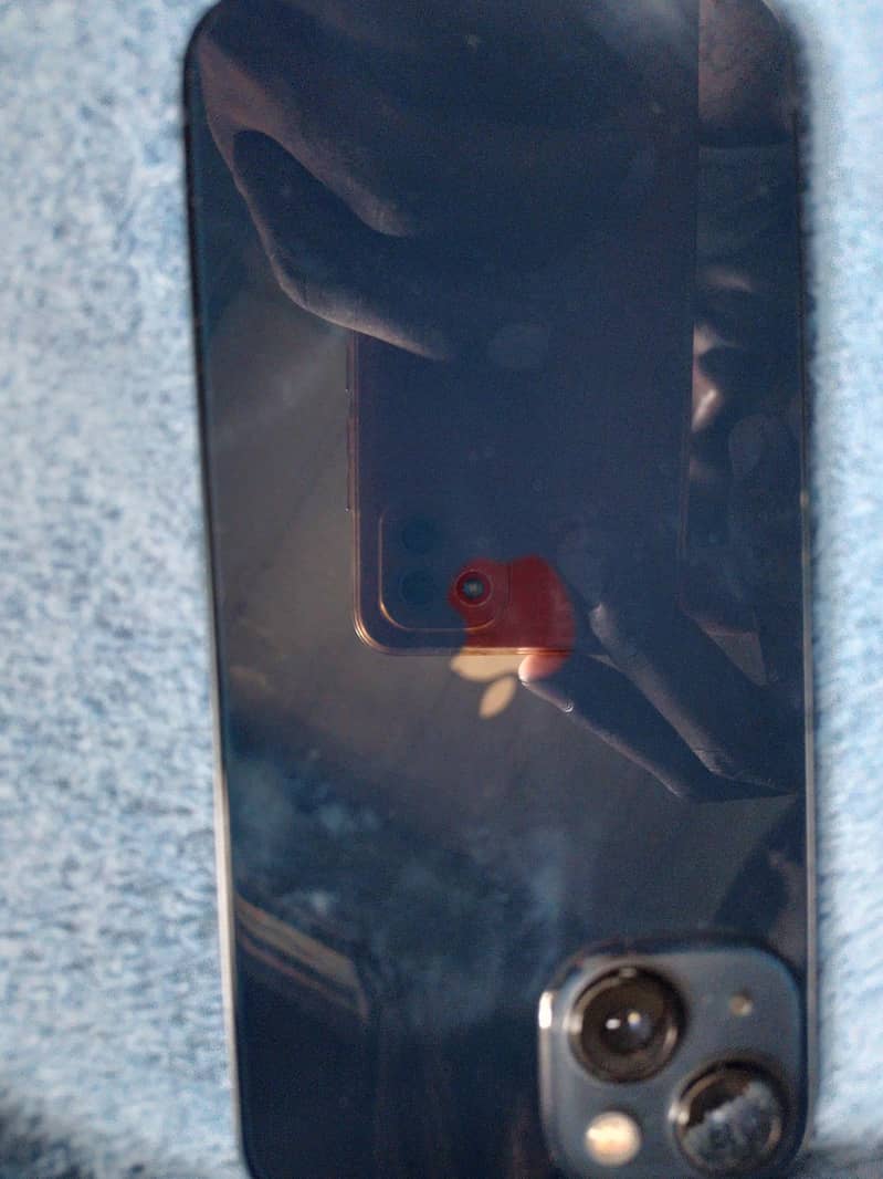 Apple iPhone 13 5