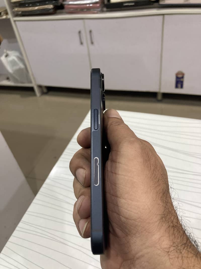 Apple iPhone 13 2