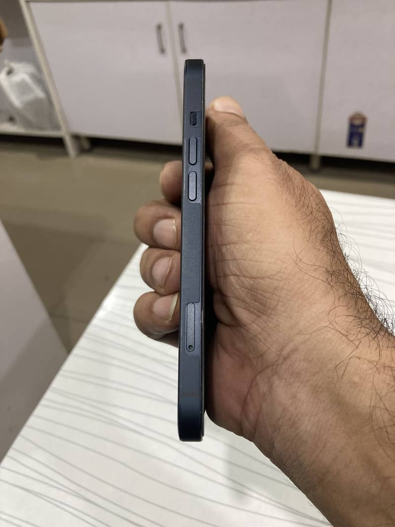 Apple iPhone 13 3