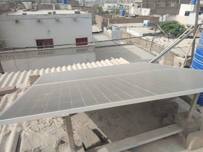 2 Soler panels with L2 stand