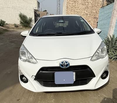 Toyota aqua Hybrid Model 2017 Punjab Registered