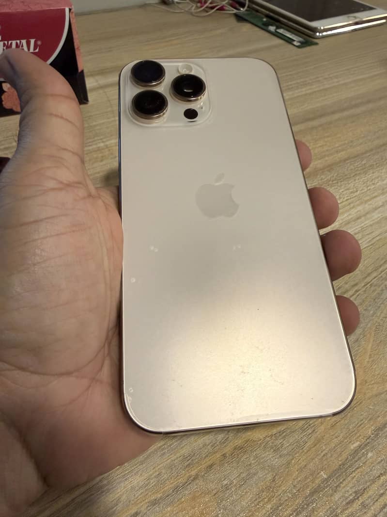 Apple iPhone 16 Pro Max 1