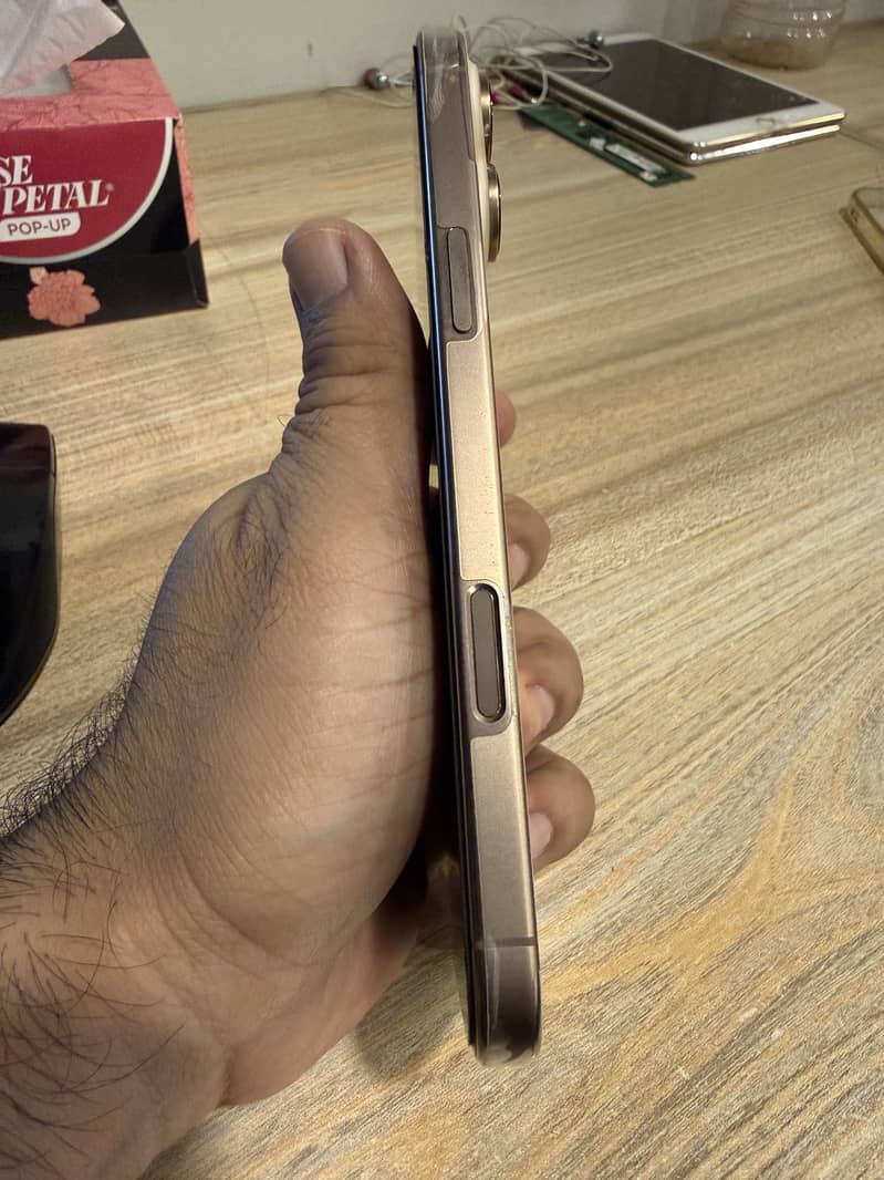 Apple iPhone 16 Pro Max 3