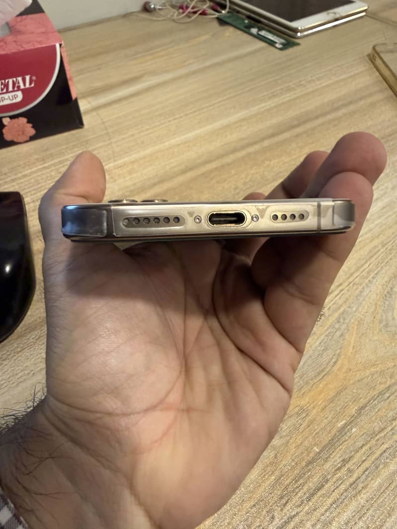 Apple iPhone 16 Pro Max 5