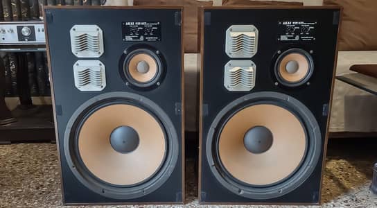 Akai Floorstanding Speakers