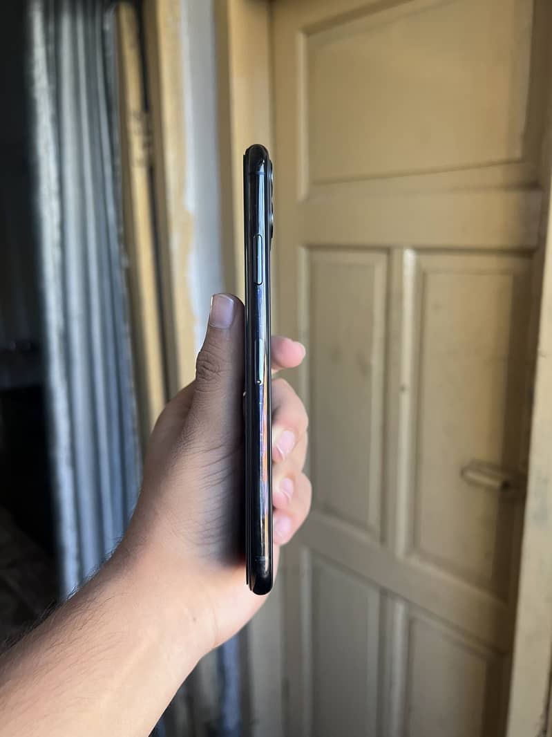 Apple iPhone 11 Pro Max 2