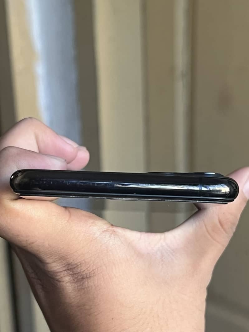 Apple iPhone 11 Pro Max 4