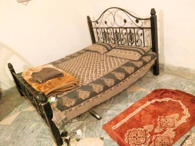 two Months used,سارا گھر کا سامان  47٫000  کا،ارجنٹ سیل کرنا ھے 0